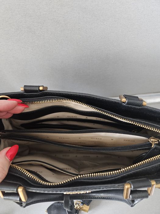 Дамска чанта Guess