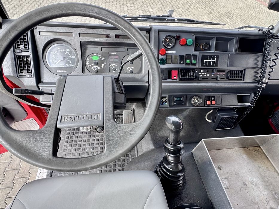 Masina de pompieri Renault Midlum 180, inmatriculata si echipata