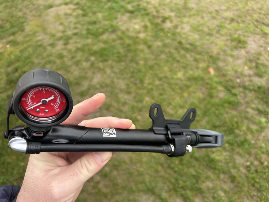 pompa rockshox furca si roti