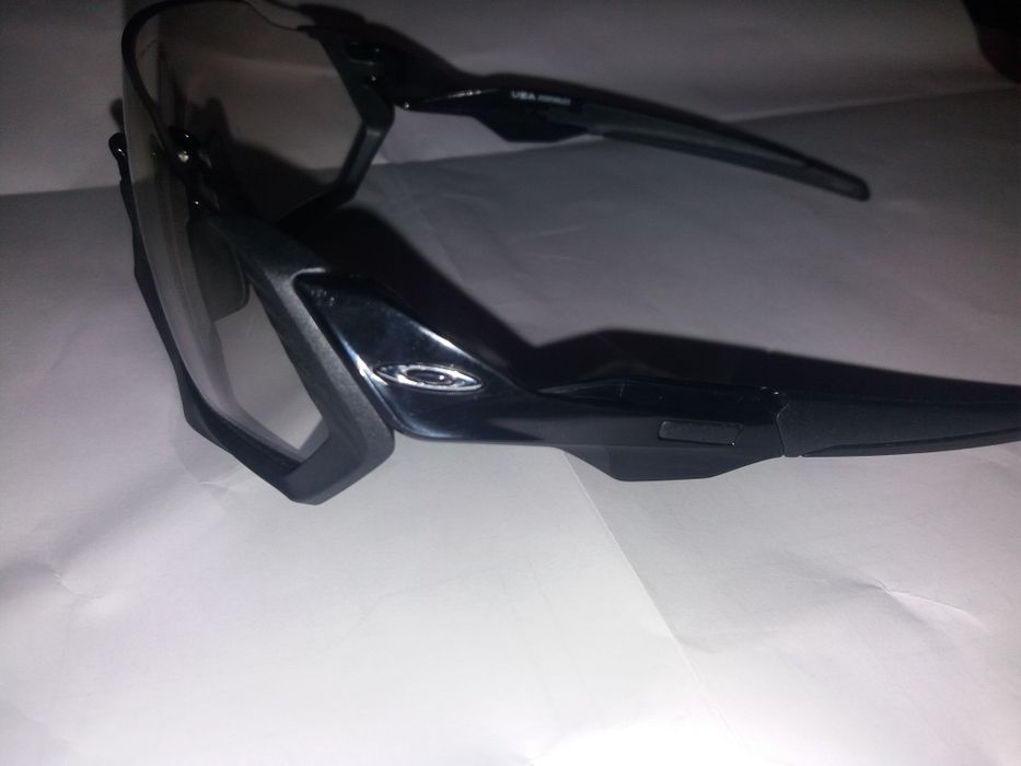Чисто нови фотохромни очила Oakley