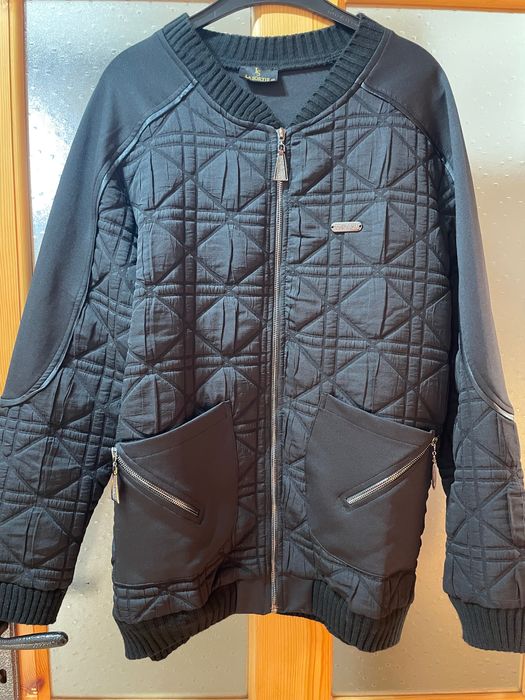 Дамска жилетка с цип.