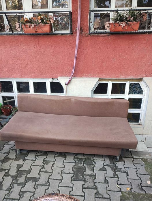 Разтегателен диван легло с ракла 190/80/80.Разпънат шир. е 160 см