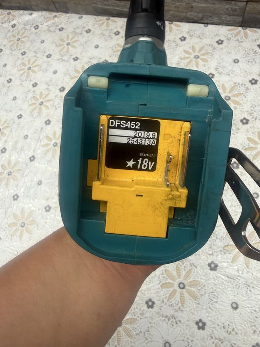 Акумулаторен безчетков винтоверт за гипсокартон Makita DFS452 18V