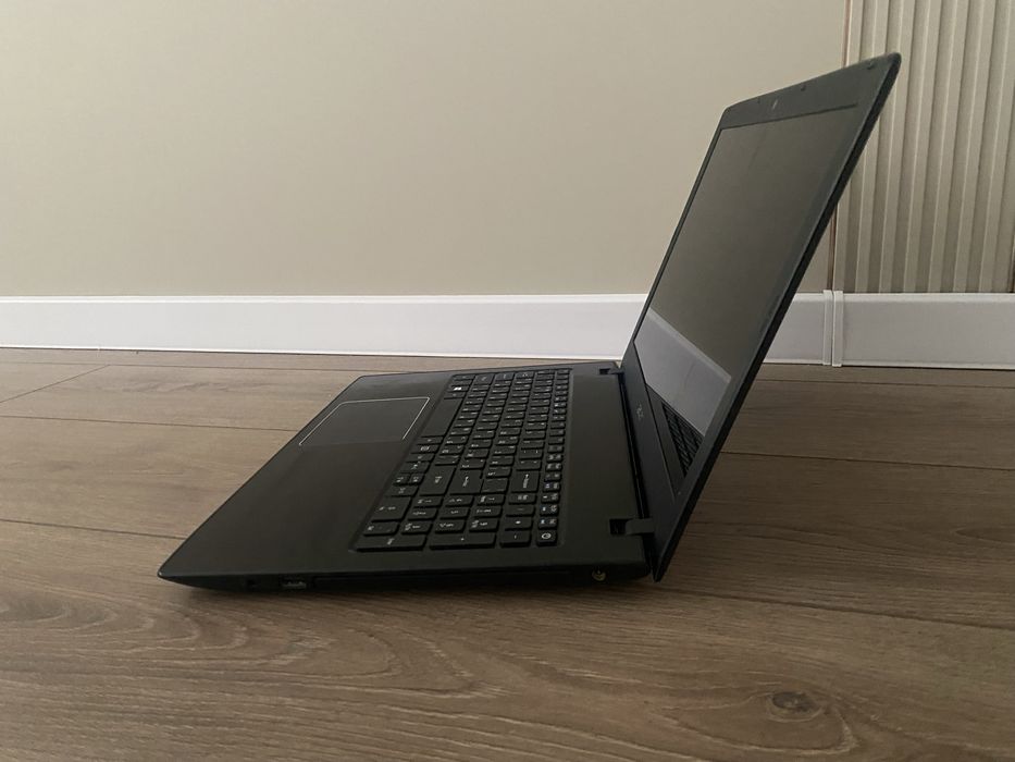 Acer ноутбук в отличном состояний.