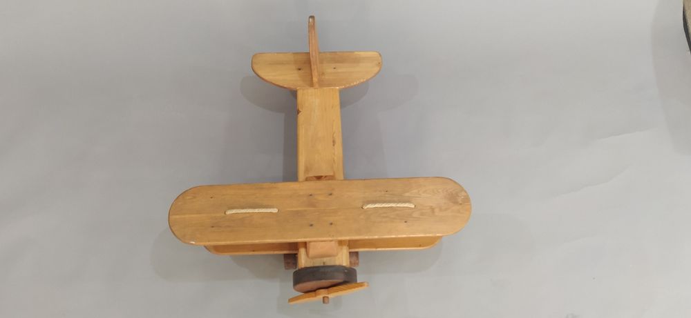 Самолёт деревянный.