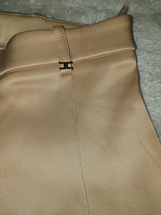 Ofer spre vânzare pantaloni de brend !
