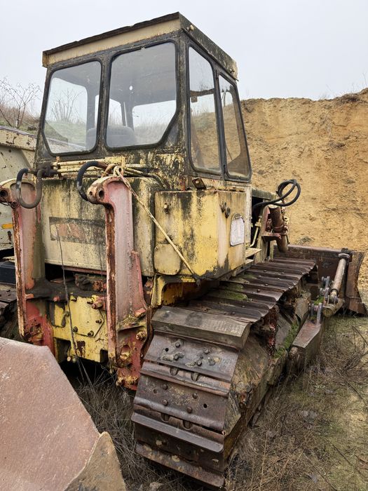 Vând buldozer pe senile romanesc . In state de functionare