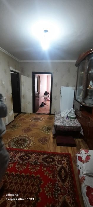 Продается 2х ком кв в Чирчике 8 мкн 4 этаж около Бобур парк