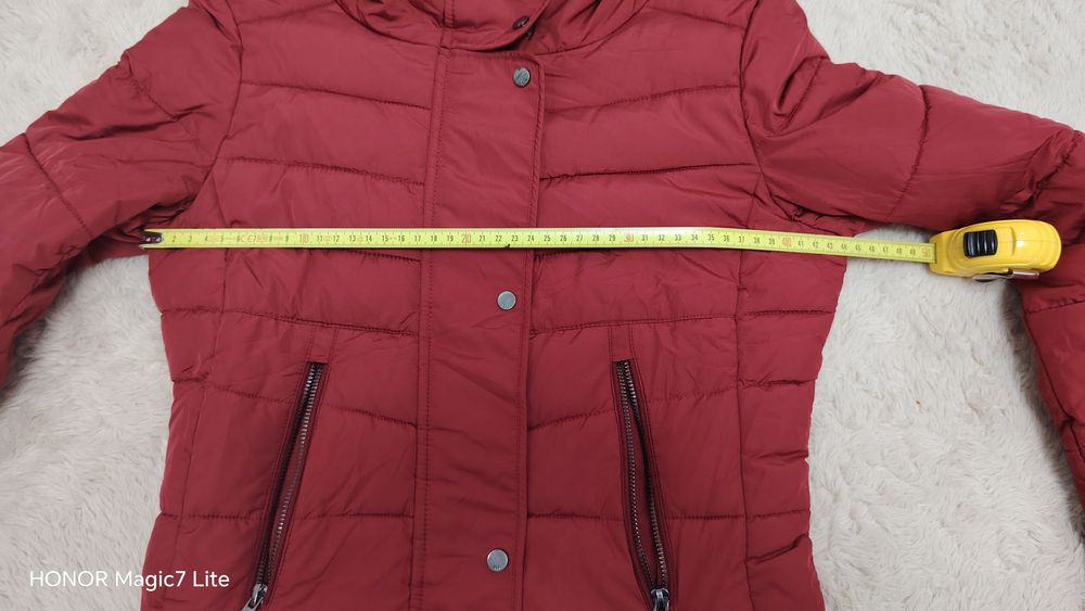 Geaca matlasată grena mărimea XS Bershka