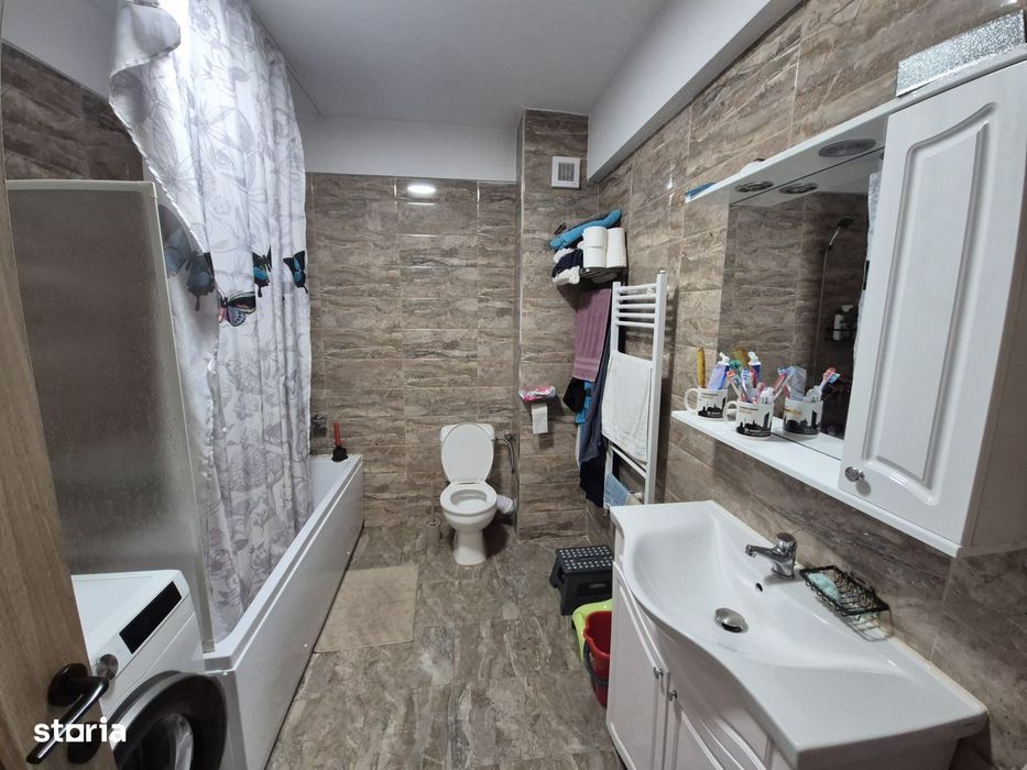 Apartament 3 camere, 62mp, 2 garaje, balcon 12mp, zona Sesul de Sus