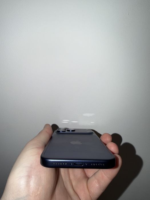 Vând IPhone 17 pro max