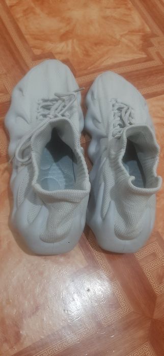 Кроссовки Новые !!!