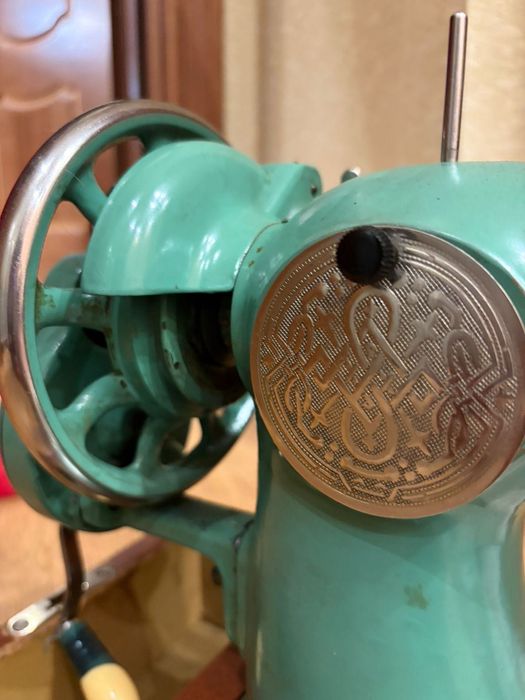 Продам швейную машинку