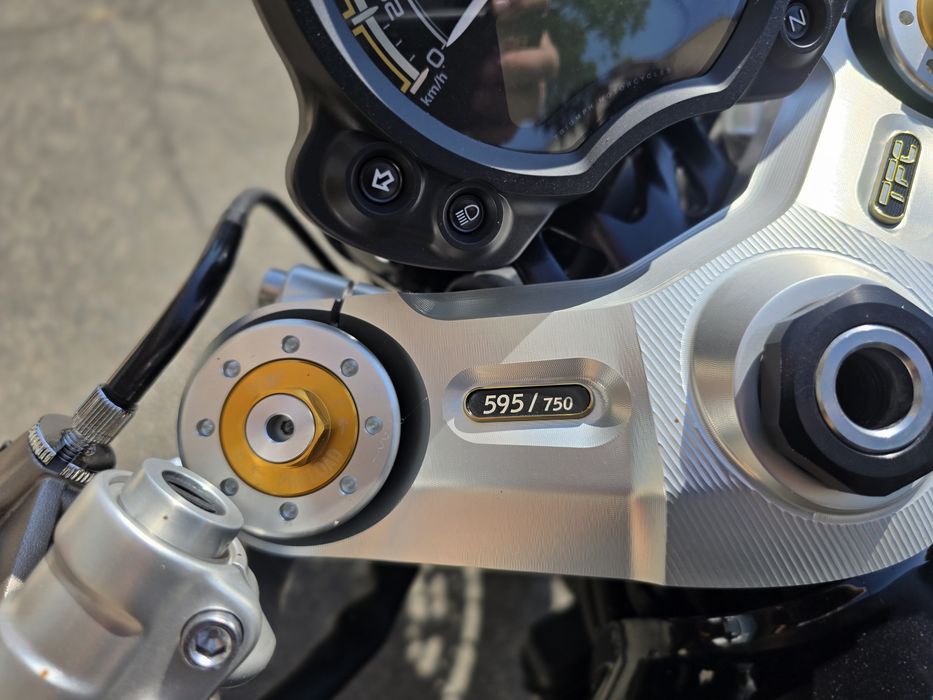 Triumph Bonneville Bobber TFC 2024 cu TVA