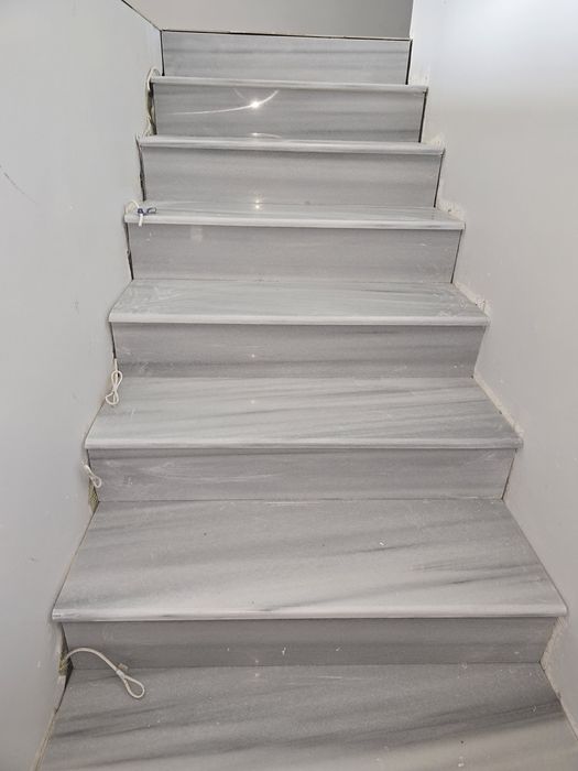 Glafuri, blaturi, trepte, pardoseli din marmură și granit