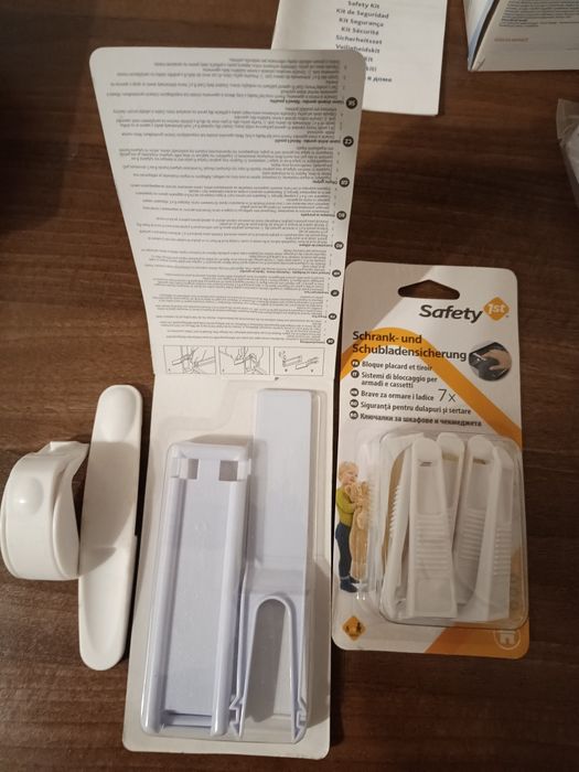 2 seturi Chicco Kit de siguranta pt dulap,priza,usa,frigider si lampa