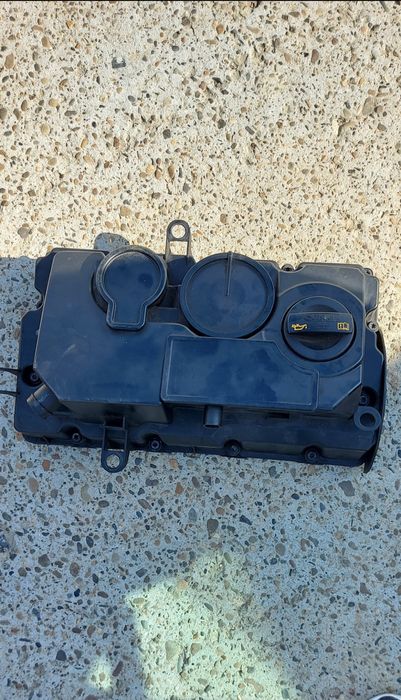 Vând piese VW passat b6 2.0TDI BMP,baie de ulei,capac culbutori etc...