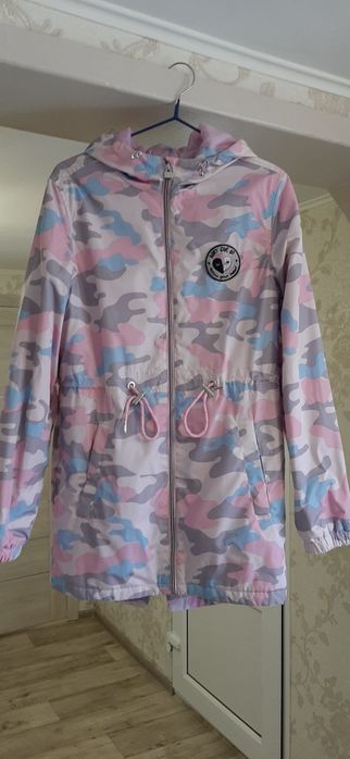 Продам куртку для девочки