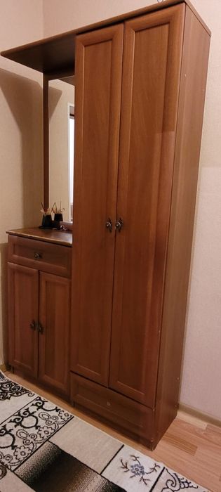 Продаётся шкаф для прихожей.