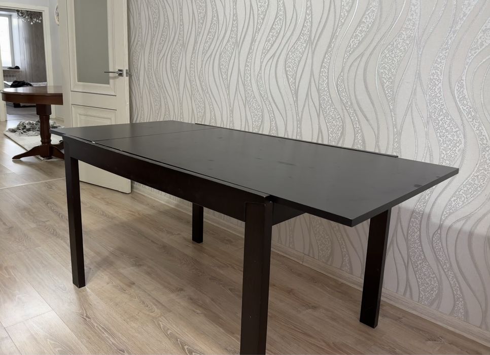 Продам стол со стульями (4шт)