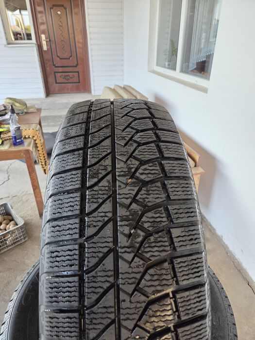 Зимние покрышки 235 60 R18