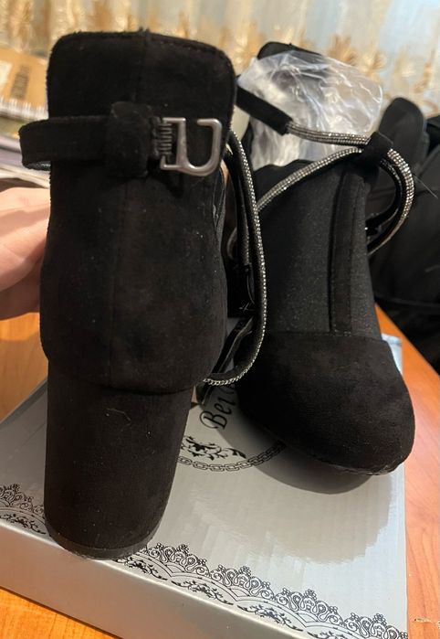 Pantofi damă  stil gheată