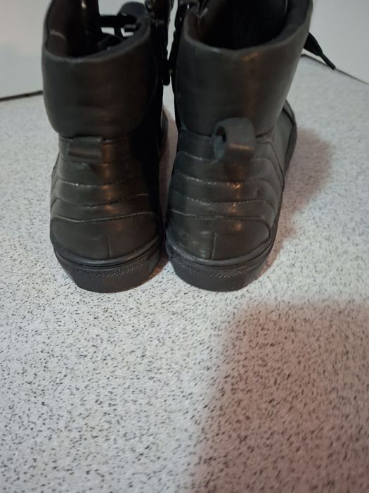 Tenisi din piele marimea 37