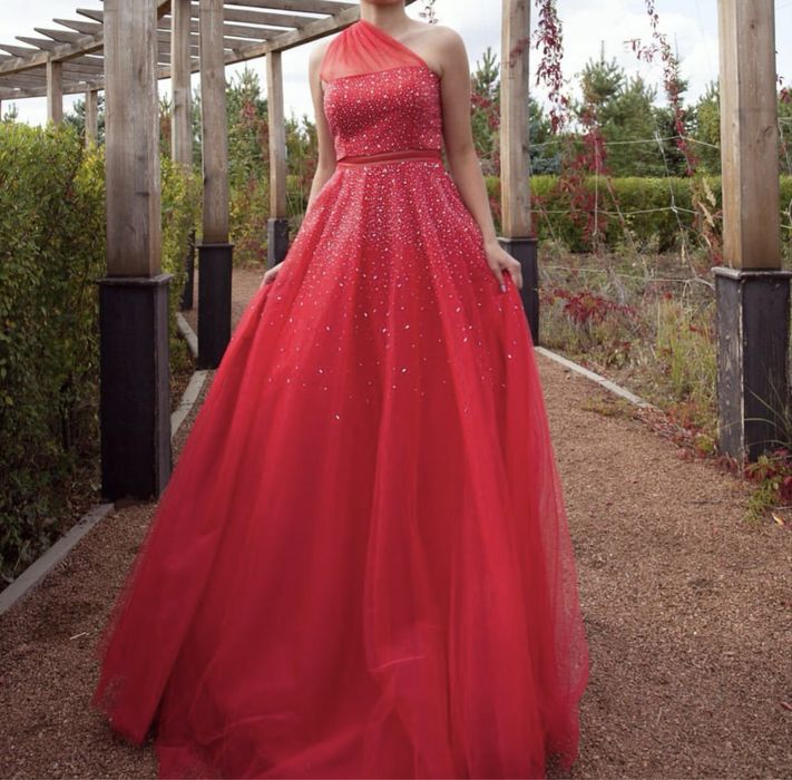 Продаю совершенно новые платья! Срочно!