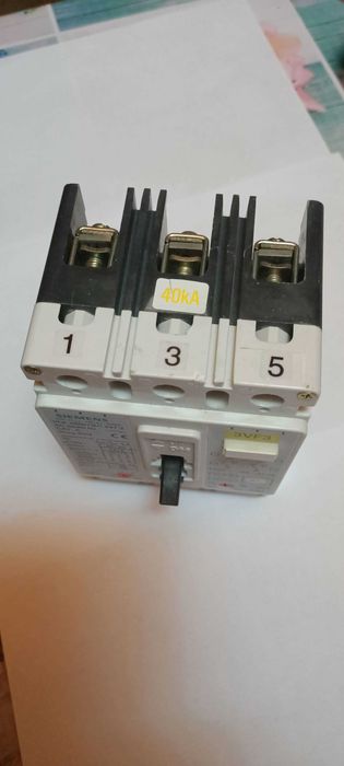 Contactor industrial Siemens 600 vcc sau 690 vca ca nou