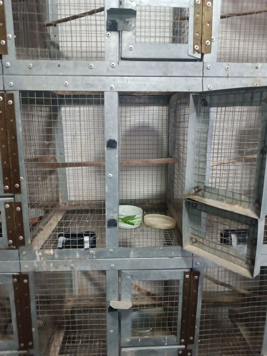 Продаётся вольер подвесной