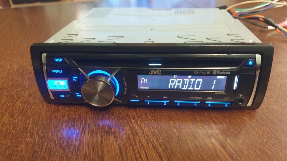 Авто плеър радио музика за кола JVC CD MP-3 USB AUX Bluetooth