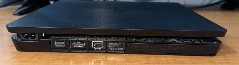 PS4 Slim 872GB+ 6 игри – отлично състояние