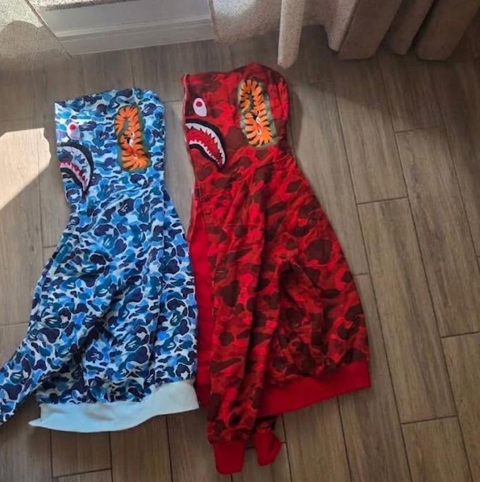 Vând urgent bape shark hoodie original