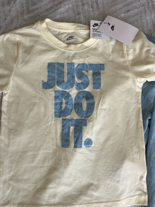 Сет от две части на Nike