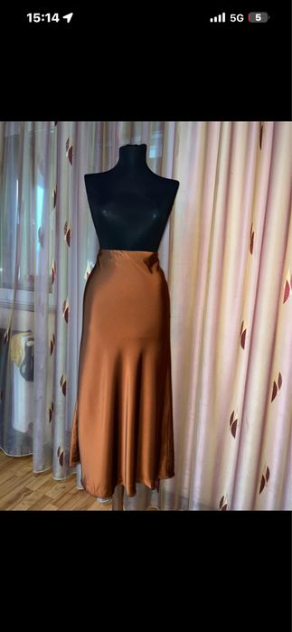 Fusta midi din satin