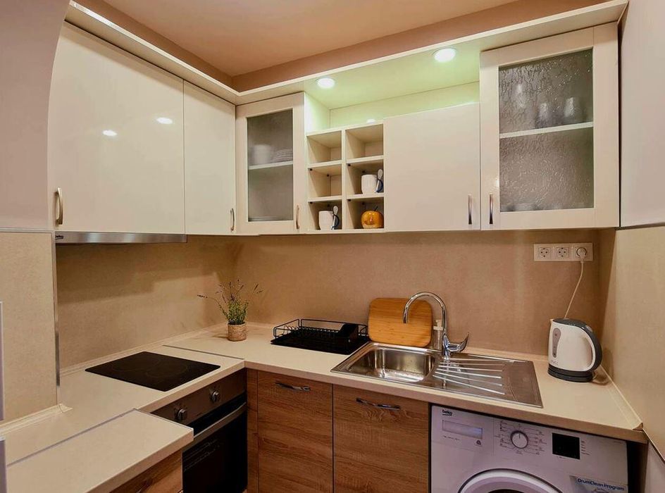 Дава се под наем Двустаен апартамент в Варна, Център - 50 кв.м за 613 € - Снимка #2