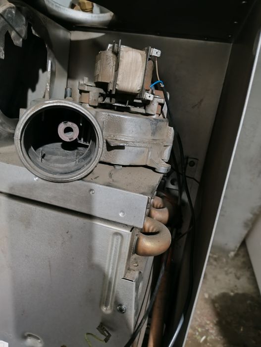 Cetrala vaillant cu pompa defecta  pentru piese 500 lei