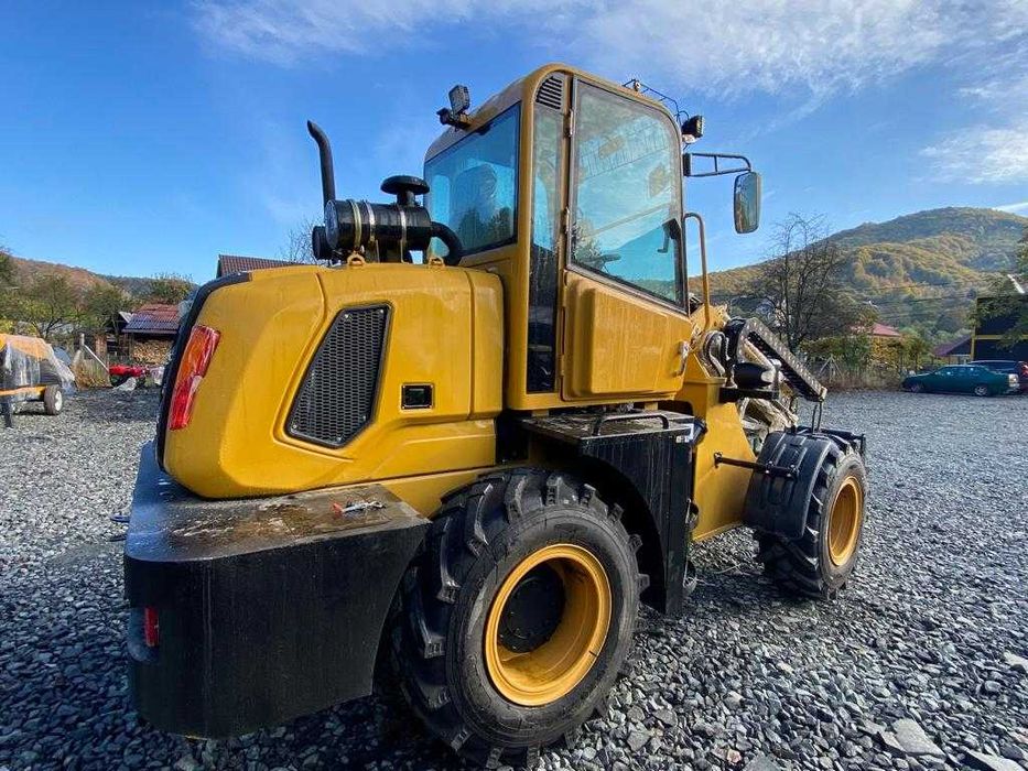 Încărcător frontal telescopic XT250, 2,5t ridicare