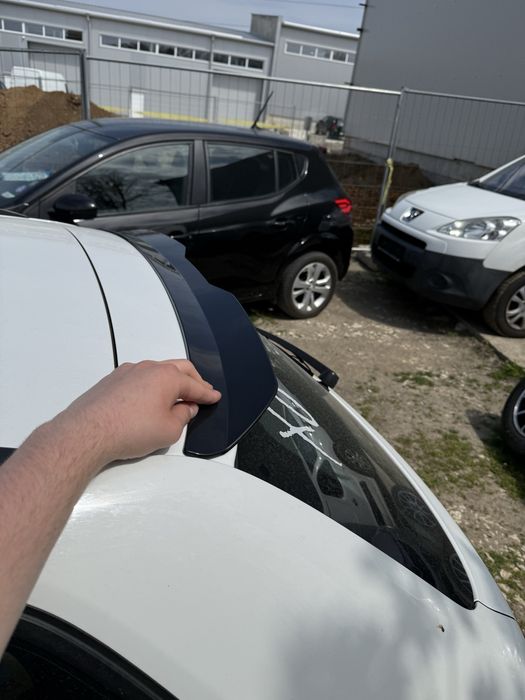 Спортен лип спойлер за таван / багажник – Черен гланц (Нов)