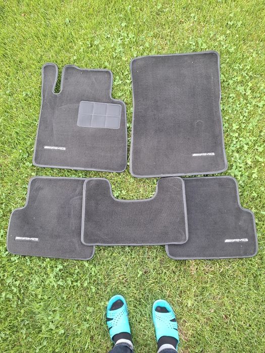 Продам коврики на Mercedes g63