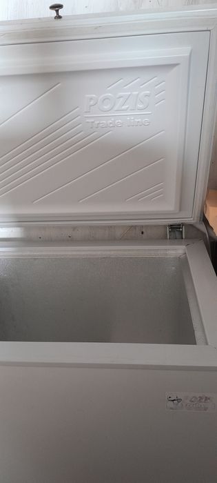 Продам морозильник, на  запчасти. Рабочий.
