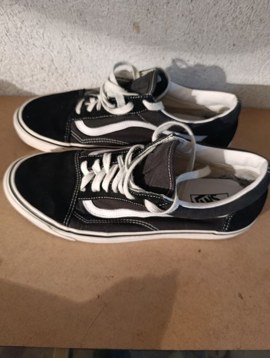 Adidași bărbați NR 45 ( nu trimit prin curier sau poștă )