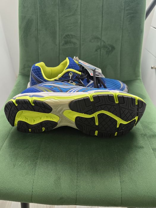 Vand pantofi sport