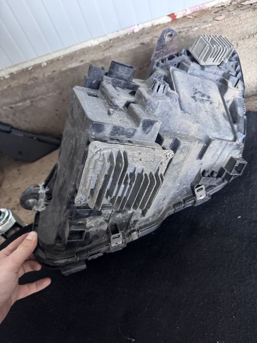 Far partea dreapta mercedes w205