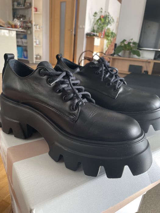 Оригинални дамски Carinii обувки 39ти номер, не са  носени