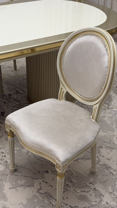 Стильный обеденный стол + 6 стульев