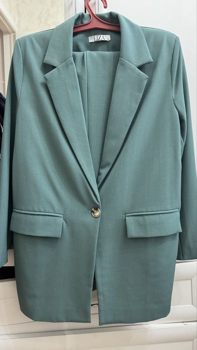 Продам женский костюм