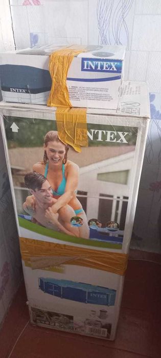 Круглый новый бассейн