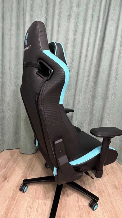 Игровое кресло Thunderobot E101 Fortress