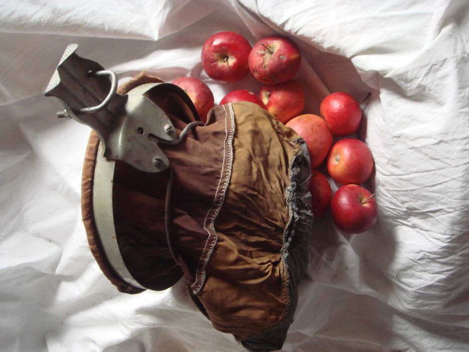 Устройство для сбора яблок СССР и Пресс соковыжималка СССР